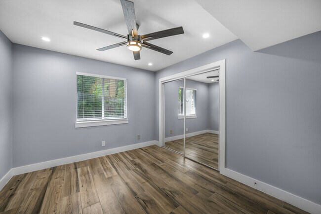 Building Photo - 1913 Lightsey Rd