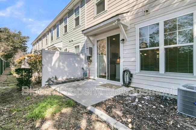 Building Photo - 1660 Bridwell Ln