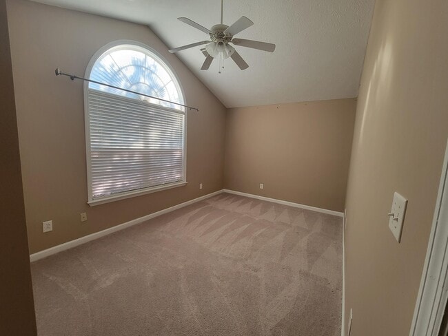 Building Photo - 348 Beryl Dr