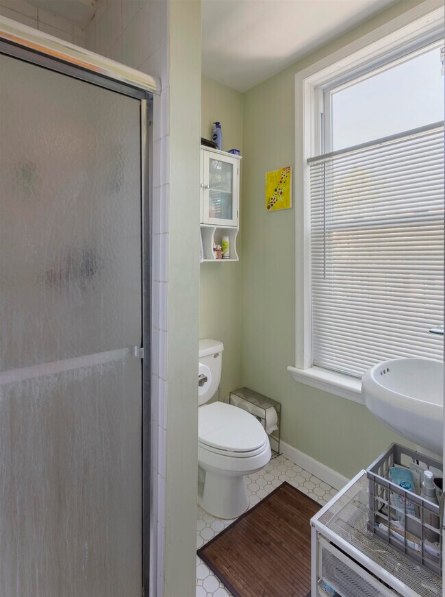 Building Photo - 294 Pavonia Ave