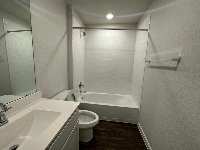 Building Photo - 113 Briggs Ln