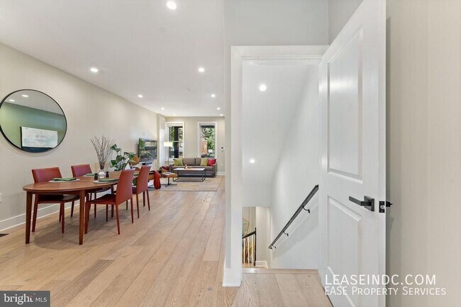 Building Photo - 121 15th St SE