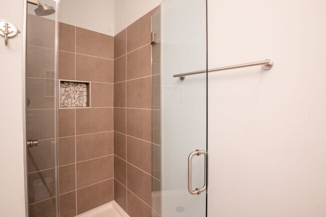 Building Photo - PET FRIENDLY OFF-SEASON RENTAL WITH OCEAN VIEW