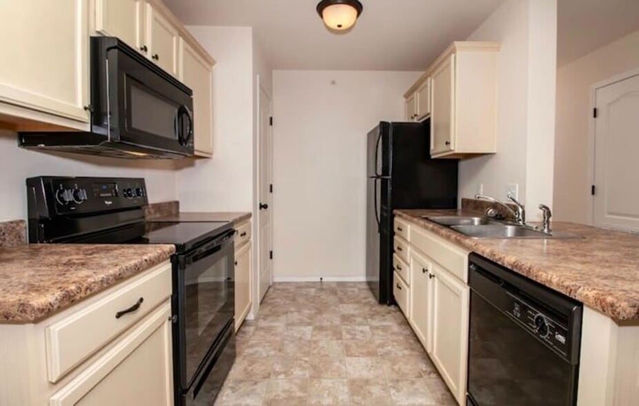 Building Photo - Town and Country Village Apartments