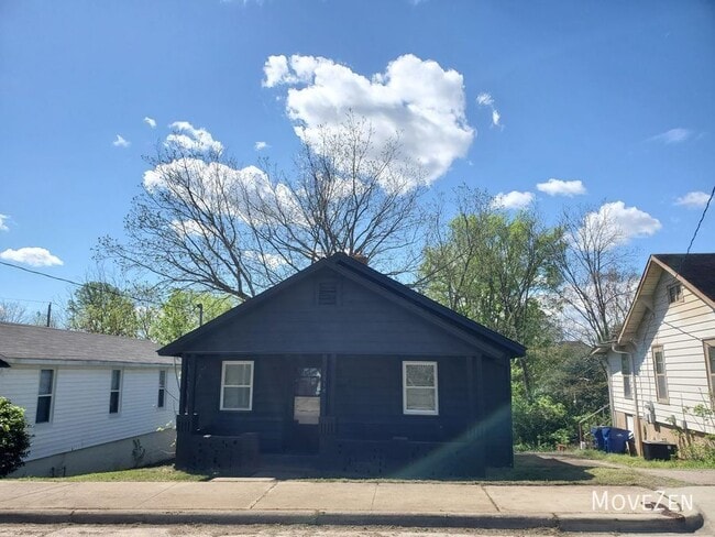 Building Photo - 1710 Oakwood Ave
