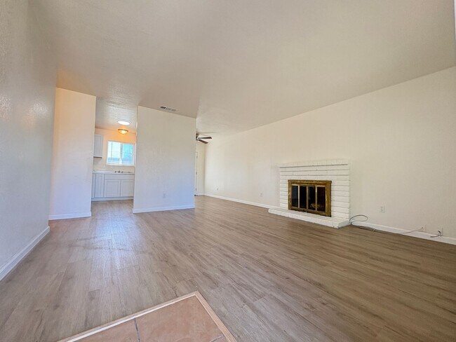 Building Photo - Updated 3 Bed, 2 Bath Single-Story Home