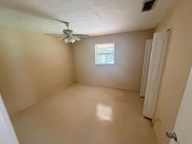 Building Photo - 5743 Elm St