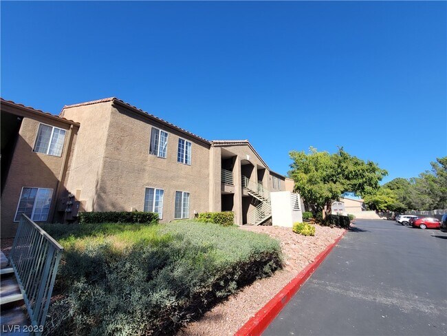 Building Photo - 2121 Blue Breeze Dr