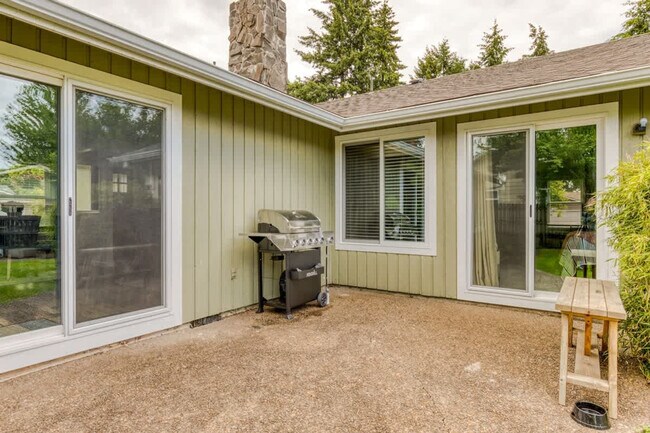 Building Photo - 353 Brightwood Ct