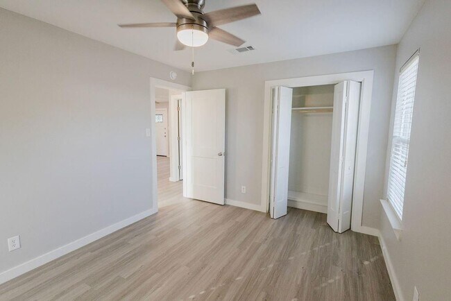 Building Photo - 501 Oakley Ct