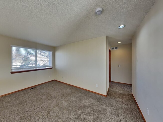 Building Photo - 5319 Rockhampton Cir