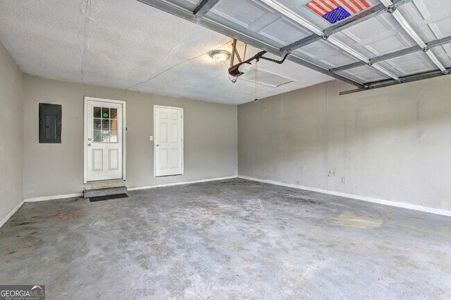 Building Photo - 604 Cloudland Dr