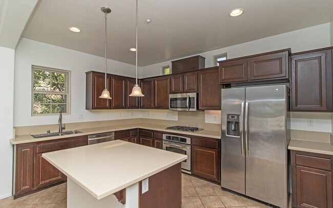 Building Photo - 2110 Silverado St