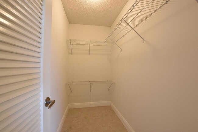 Building Photo - 127 Burgundy B