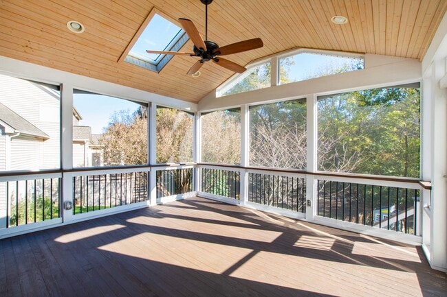 Building Photo - Beautiful 5 Bedroom Home in Dansforth Neighborhood