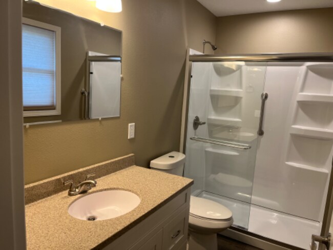 Building Photo - 118 W Cedar Ln