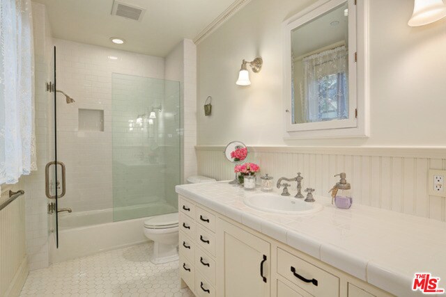 Building Photo - 707 Palisades Beach Rd