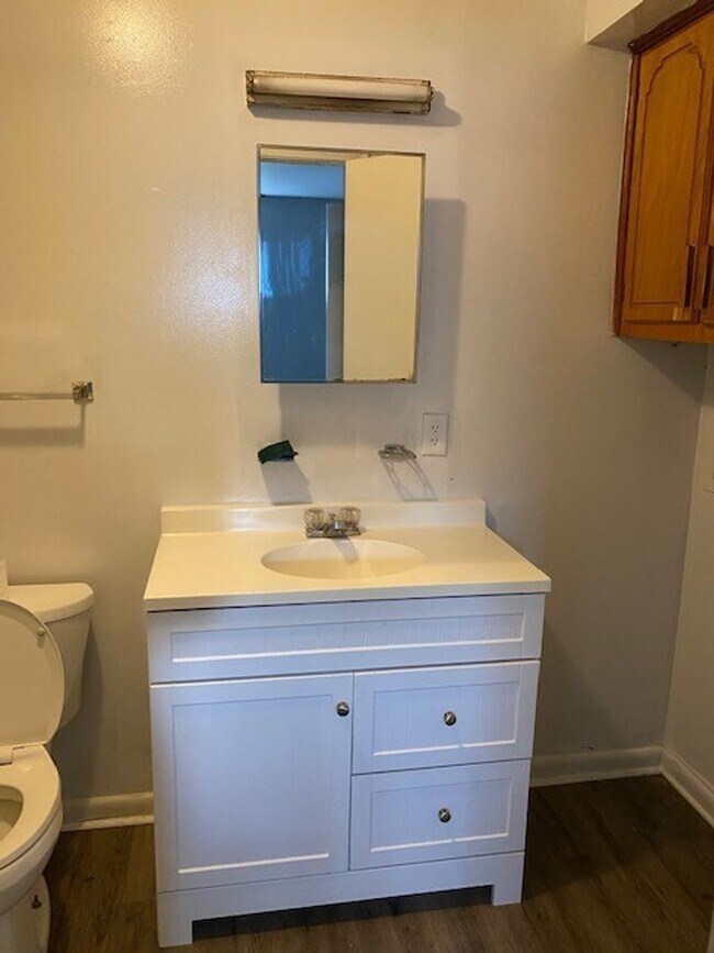 Building Photo - Renovated 1 Bedroom 1 Bath Unit in Quadplex for Rent!