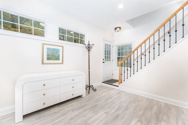 Building Photo - 235 White Deer Rocks Rd