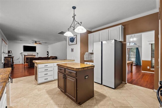Building Photo - 3131 Bay Spring Dr