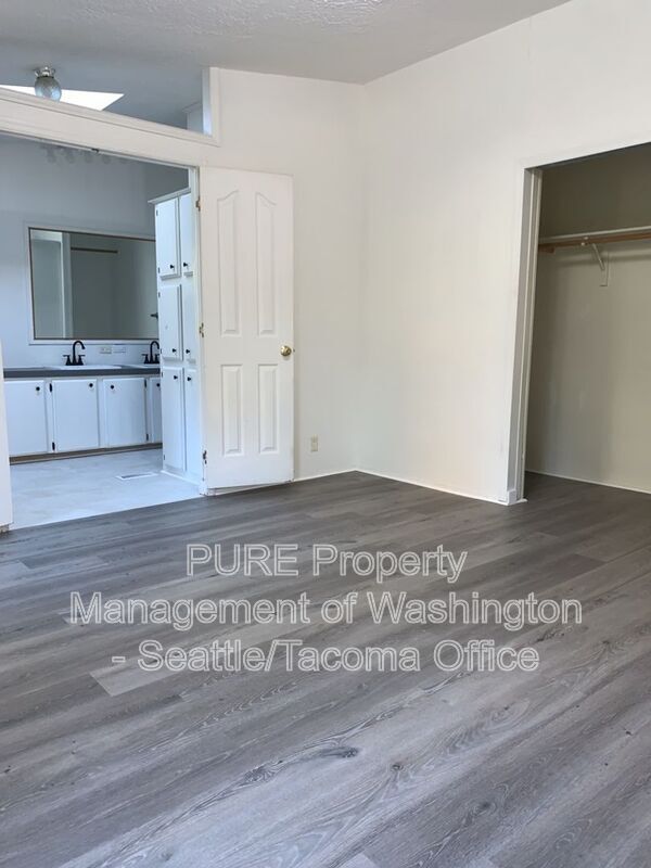 Building Photo - 16008 34th St E