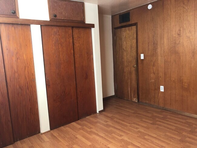 Building Photo - 364 Ruxton Ave