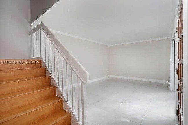 Building Photo - 4732 SW 67th Ave