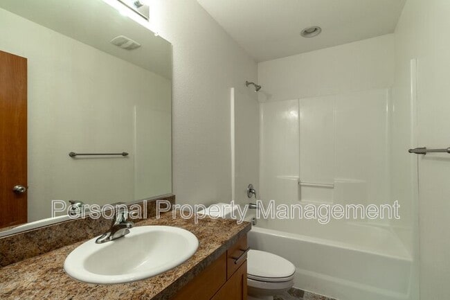 Building Photo - 3604 NE 81st Cir