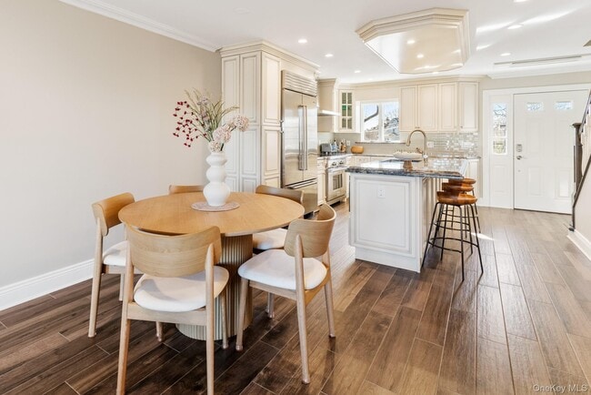 Building Photo - 3047 Mitchell Rd