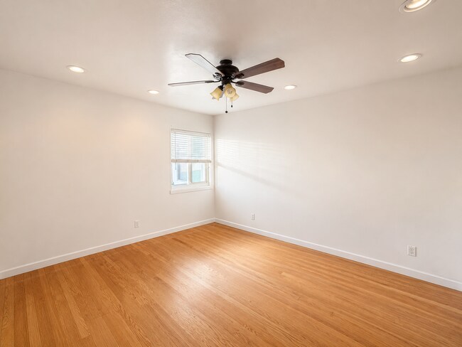Building Photo - Large 5 Bed 3 Bath Home on East Falls - Popular Street Close to Campus!!!