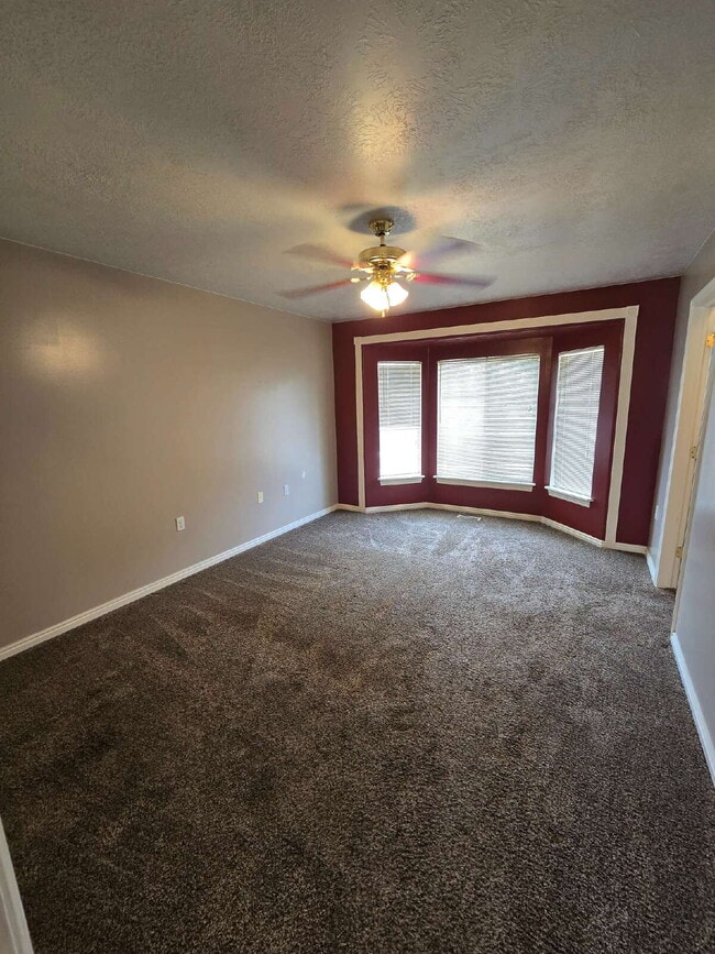 Building Photo - Spacious 5-Bedroom West Valley City Home w...