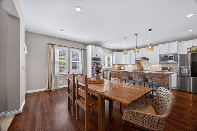Building Photo - "Spacious 5-Bedroom Retreat on South Quantock Way - Perfectly Designed for Comfort and Style!"