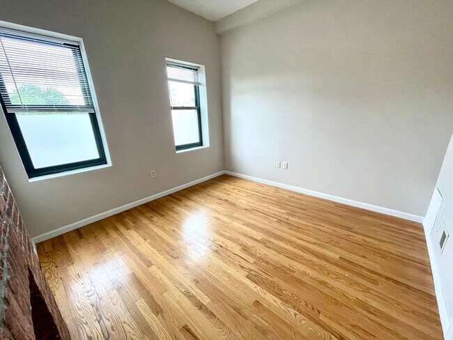 Building Photo - 572 Jersey Ave