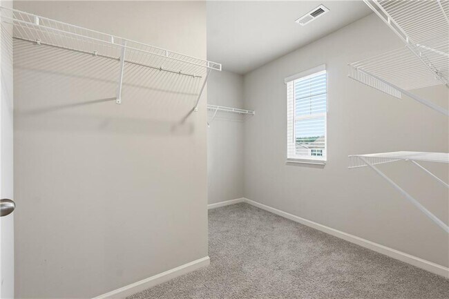 Building Photo - 6615 Bluffview Dr