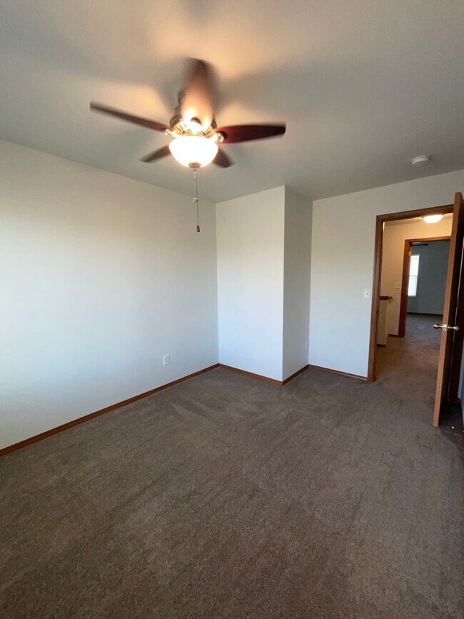 Building Photo - Just in Time for School!!! Beautifully Lan...