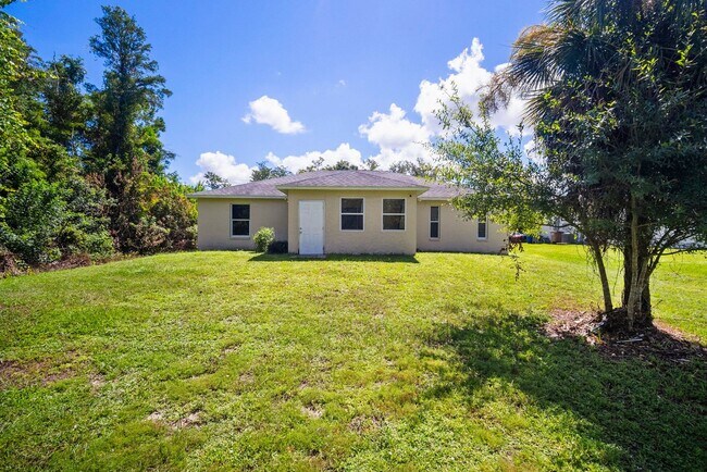 Building Photo - Beautiful 3 bedrooms+ DEN 2 bathrooms sing...