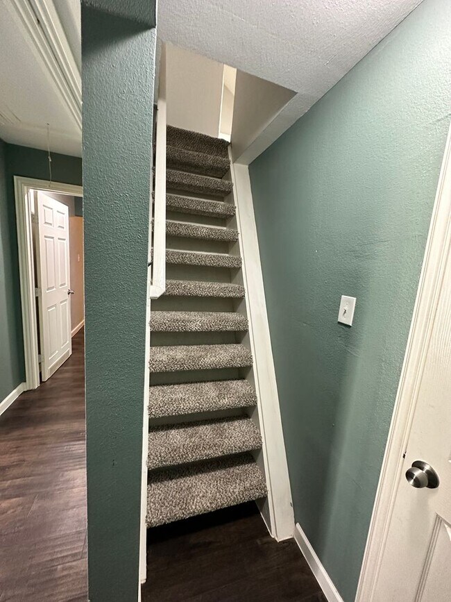 Building Photo - Make this Fairmount Showstopper Home!