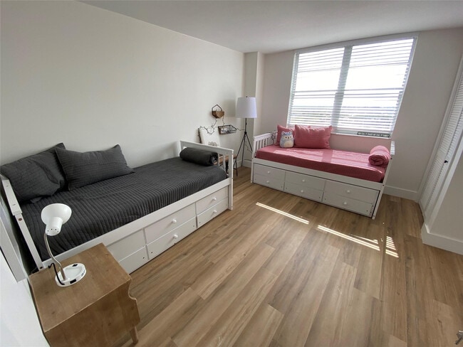 Building Photo - 1900 S Ocean Blvd