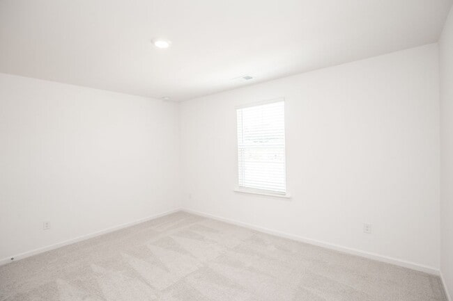 Building Photo - 101 Goshawk St