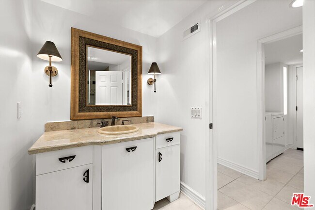 Building Photo - 31 St Tropez