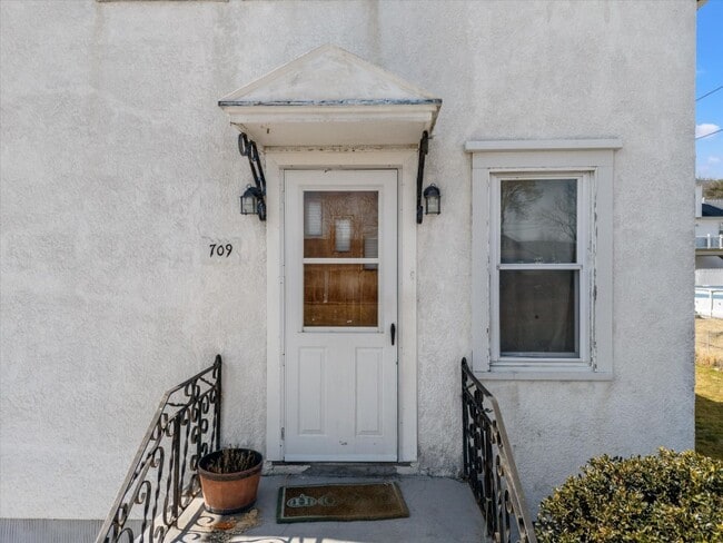 Building Photo - 709 Milan Ave