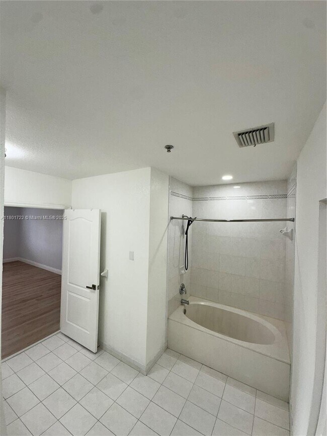 Building Photo - 17425 NW 75th Pl