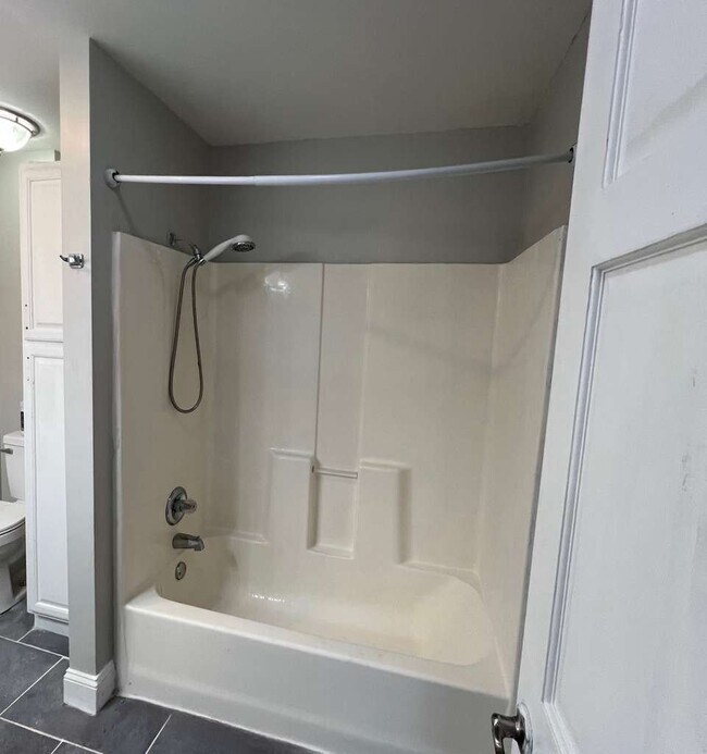 Building Photo - 800 Carpenter St