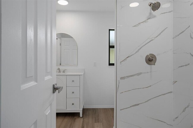 Building Photo - 9910 Island Harbor Dr