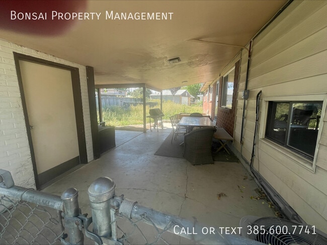 Building Photo - 1517 Mango Rd