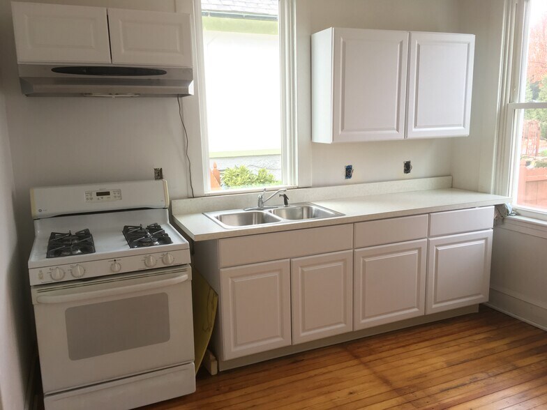 Building Photo - 2904 Chesley Ave