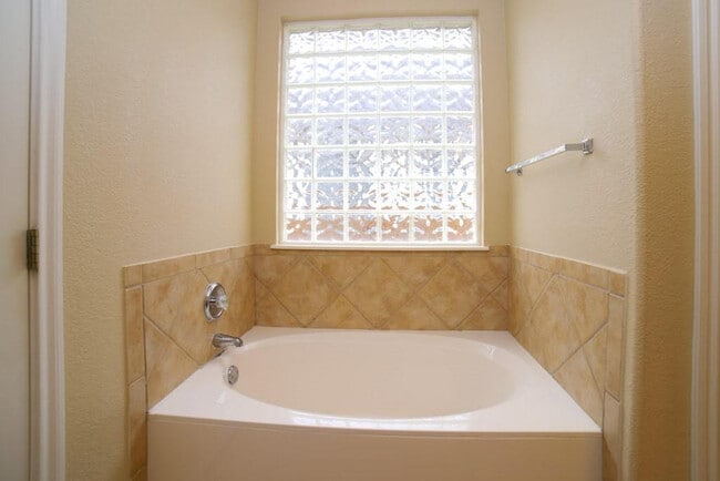 Building Photo - 6104 York Bridge Cir