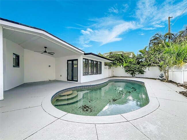 Building Photo - 2472 Tradewinds Dr