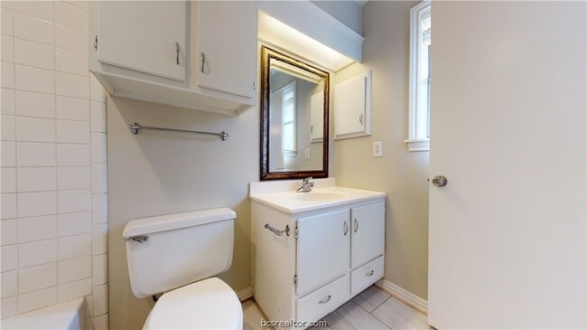 Building Photo - 1003 Val Verde Dr