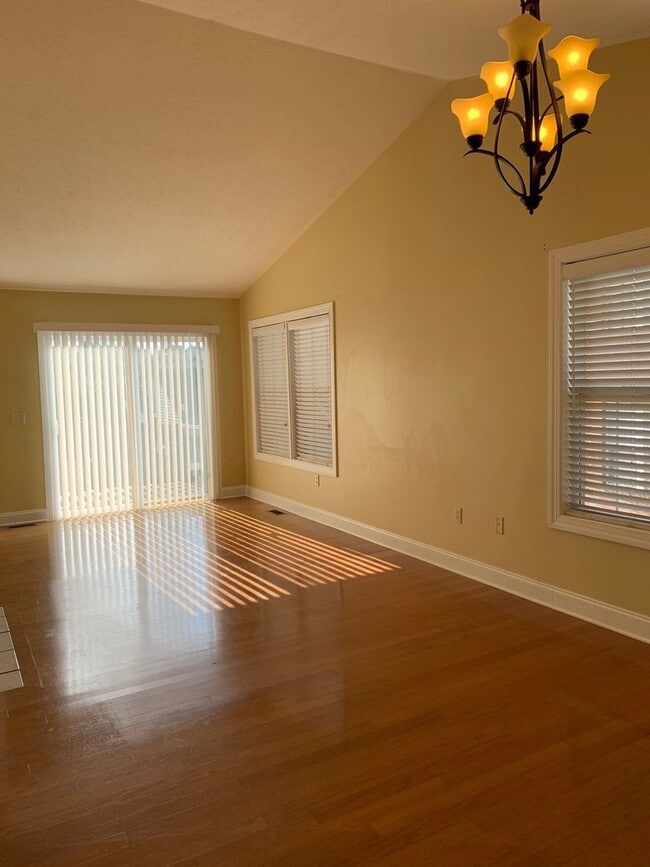 Building Photo - 330 Pin Oak Dr NW